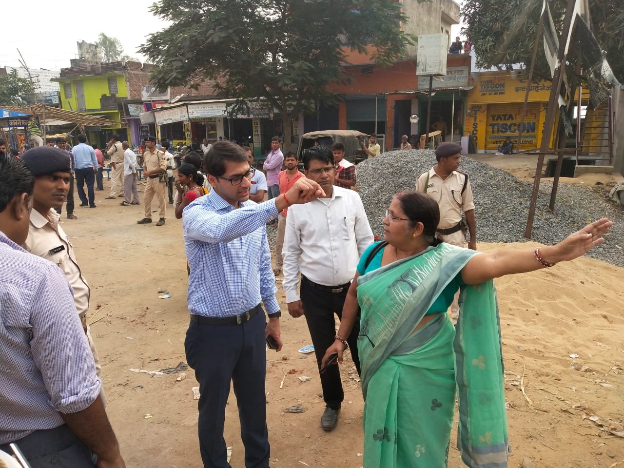 भखरुआं मोड़ से हटवाया गया अतिक्रमण