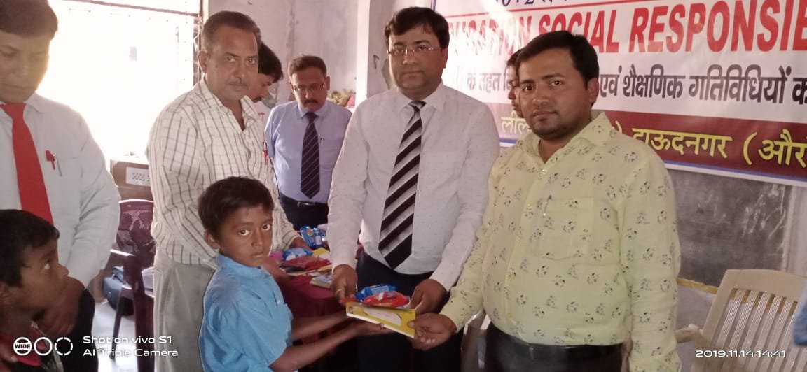 बच्चों के साथ मनाया बाल दिवस