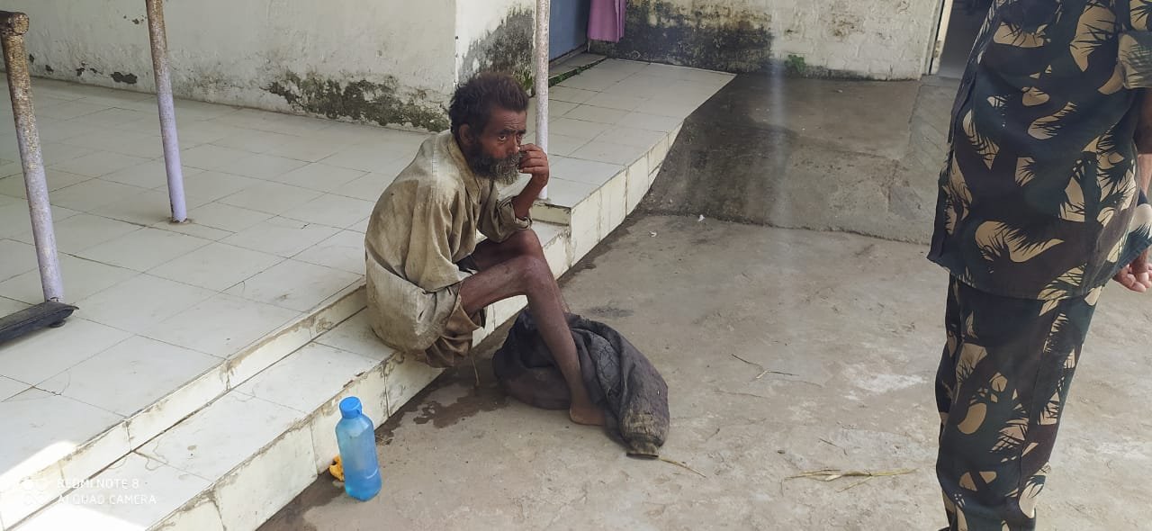 लावारिस वृद्ध का कैसे होगा इलाज, गंभीर है घायल