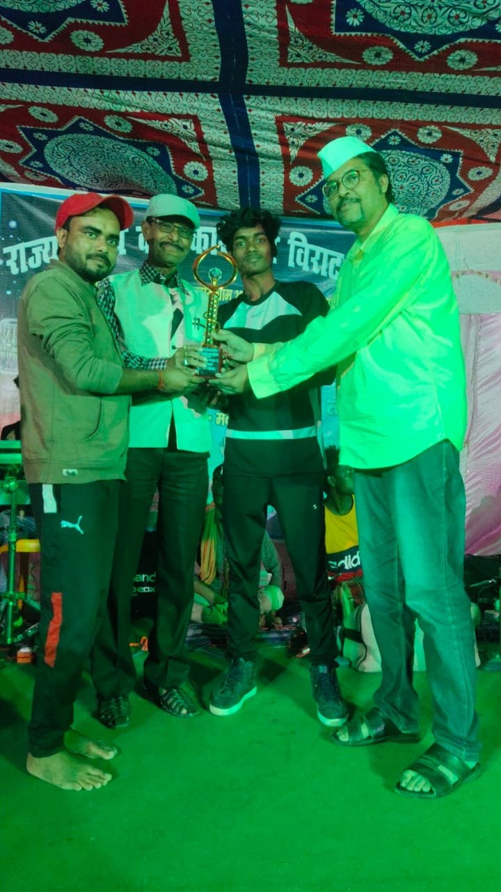 प्रतियोगिता में कला प्रभा संगम की टीम का रहा बेहतर प्रदर्शन