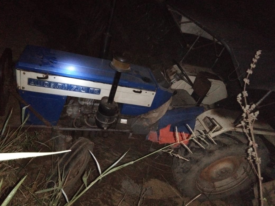 ट्रैक्टर पलटने से युवक की हुई मौत