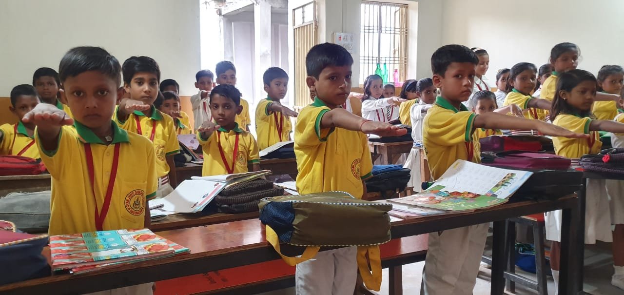 यातायात नियमों की पालन करने की दिलाई गई शपथ