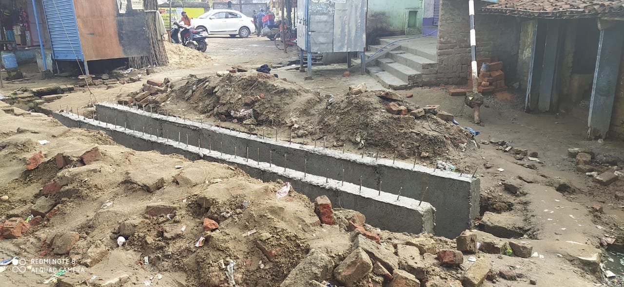 कराया जा रहा नाला का निर्माण, लोगों को होगी सुविधा