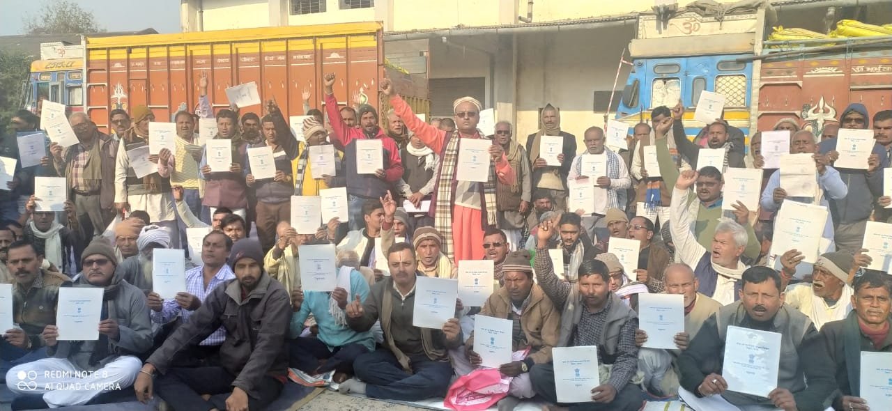 दमनात्मक कार्रवाई करने का लगाया आरोप