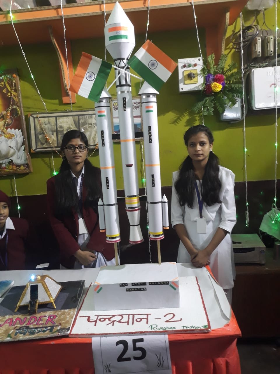 विद्यार्थियों ने किया कलाकृतियों का प्रदर्शन विज्ञान प्रदर्शनी में