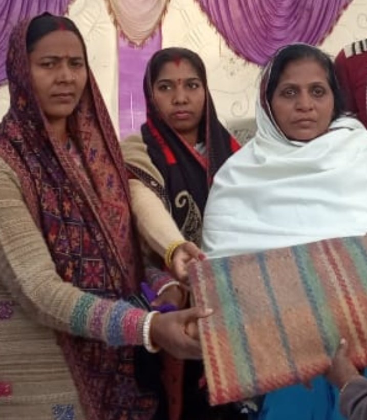 नप ने बांटे कंबल