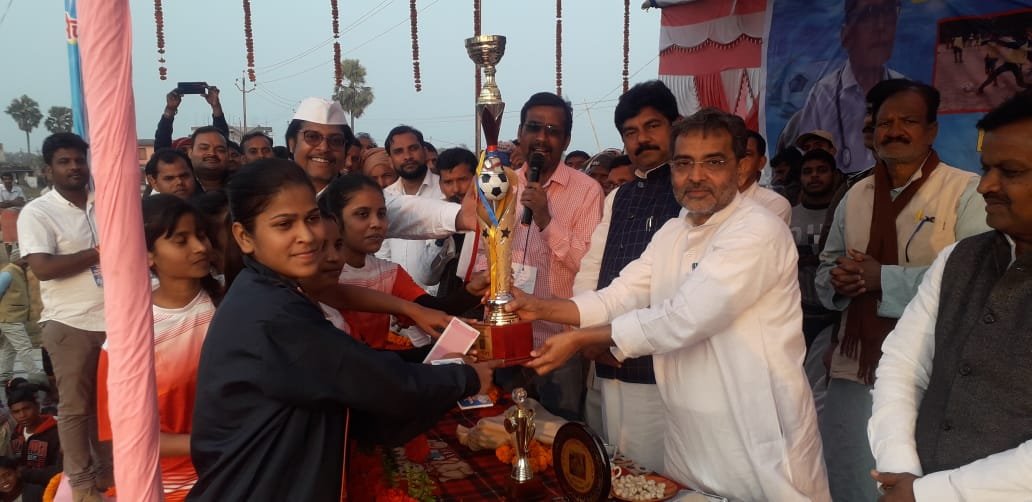 फुटबॉल हो रहा है विलुप्त ,इसे बचाने की है जरूरत