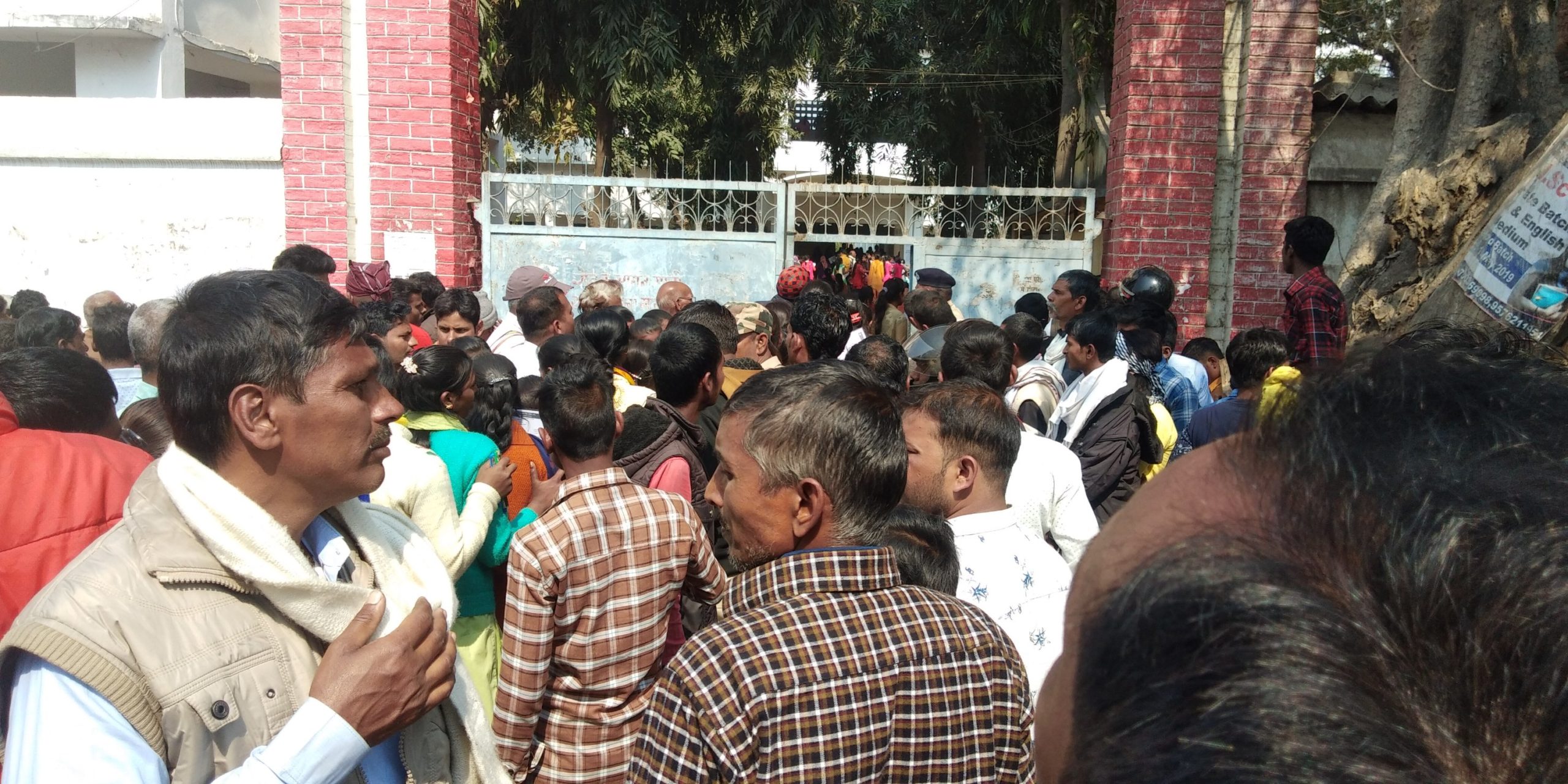 18 परीक्षा केंद्रों पर शांतिपूर्ण शुरू हुई मैट्रिक की परीक्षा