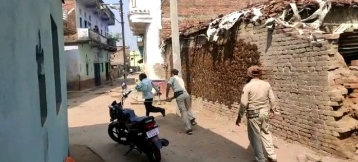 ग्रामीण क्षेत्रों में भी पुलिस दिखी एक्शन में