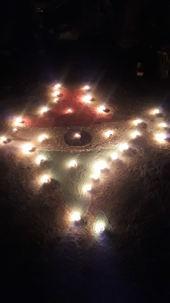 कोरोना के अंधकार को मिटाने के लिये दिखायी एकजुटता ,लिया संकल्प