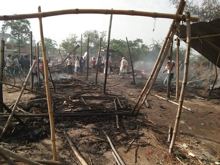 अगलगी की घटना में सब्जी की दर्जनों दूकानें जलकर हुई राख