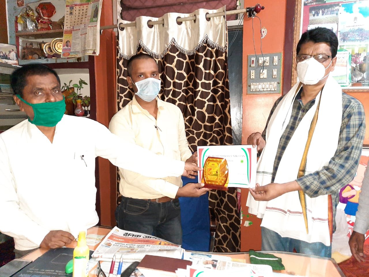 पदाधिकारियों एवं एनजीओ के सचिव को किया गया सम्मानित