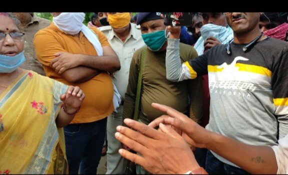 सड़क दुर्घटना में माँ-बेटी की मौत