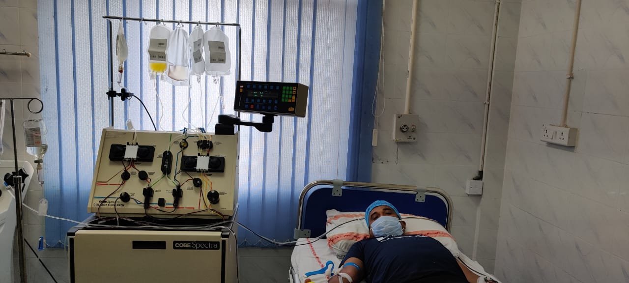 कोरोना विजेता डाँ प्रकाश चंन्द्रा ने किया प्लाज्मा दान