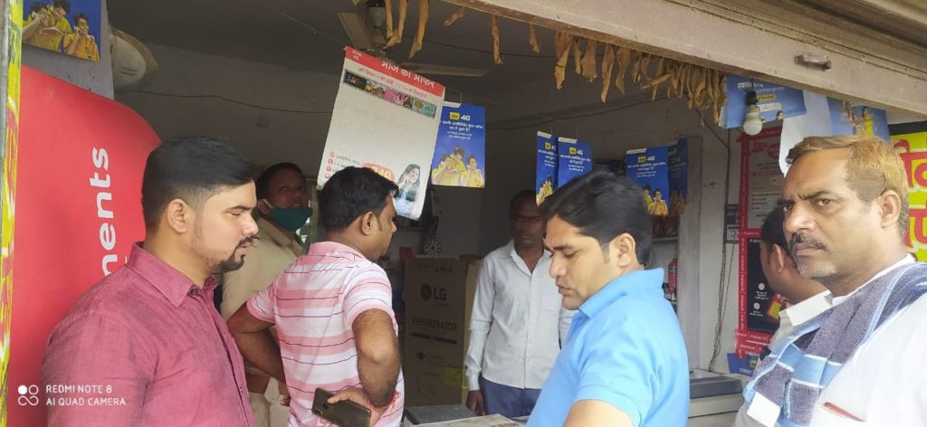 एक ही रात में दो दूकानों से डेढ़ लाख से भी अधिक की संपत्ति की चोरी