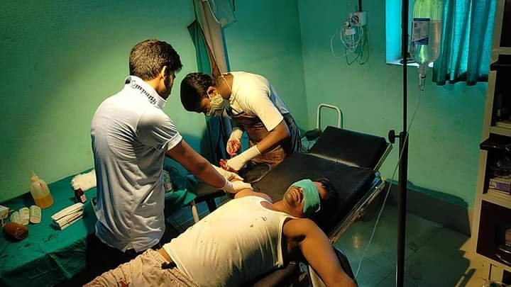 चॉकलेट के डिब्बे में रखा हुआ था बम, मां एवं पुत्र जख्मी