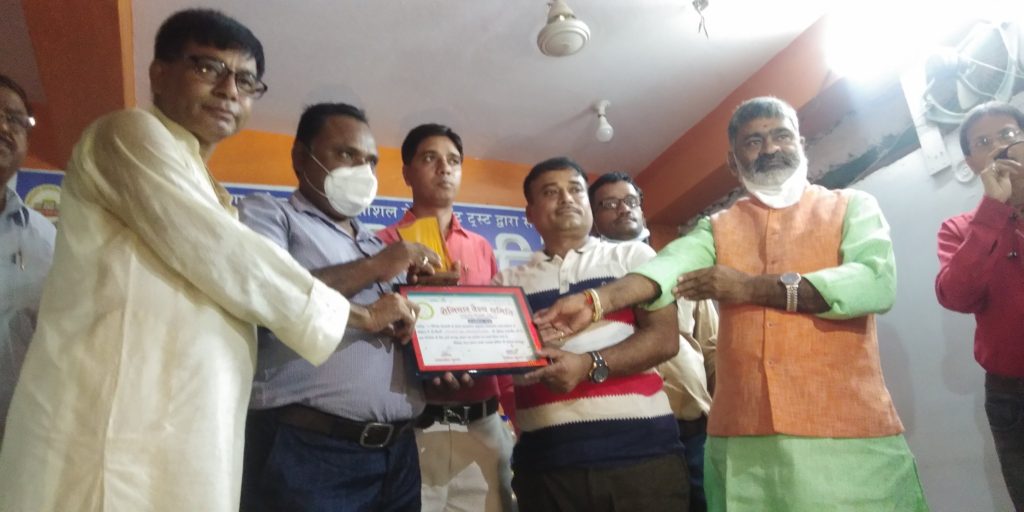 कोरोना काल में निभायी महत्वपूर्ण जवाबदेही, किया गया सम्मानित