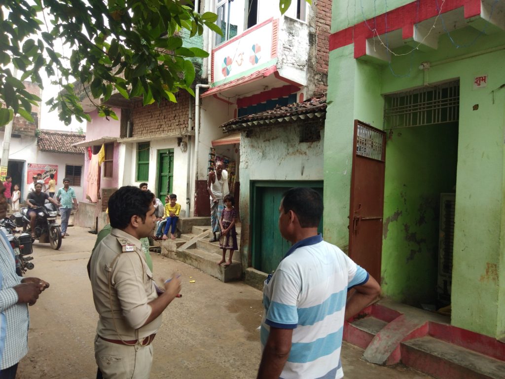 15 बोतल शराब बरामद ,युवक गिरफ्तार।