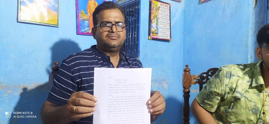 व्यवसायी ने लगाया  65 हजार रुपये छीनने का आरोप