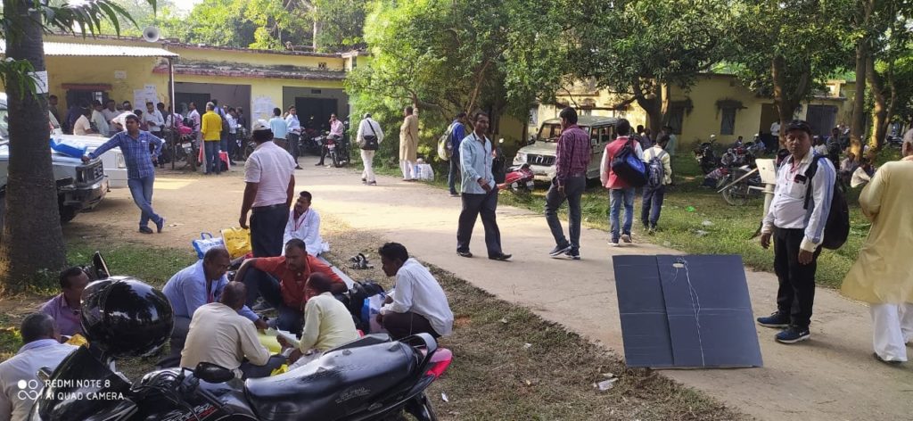 मतदान की सारी तैयारियां पूरी, मतदान कर्मी क्लस्टर सेंटर के लिये हुये रवाना