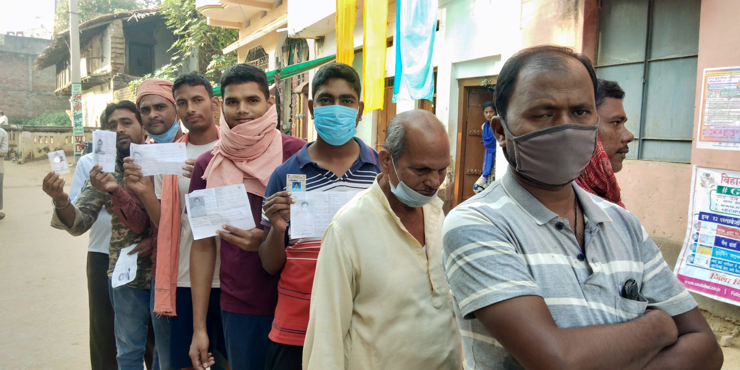 लगभग 53 प्रतिशत हुआ मतदान