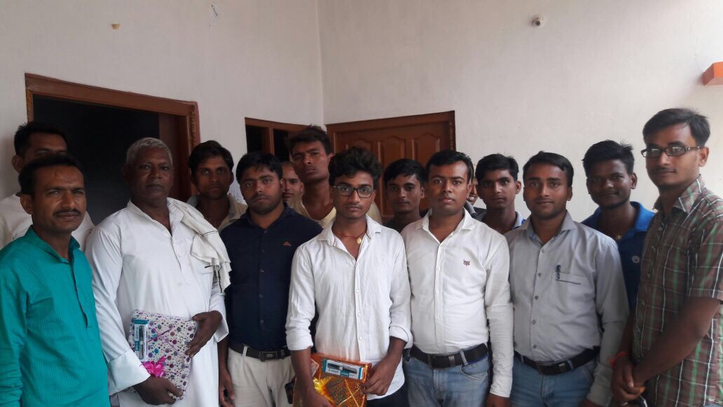 समीर की कामयाबी पर शमशेरनगर में ख़ुशियों का माहौल