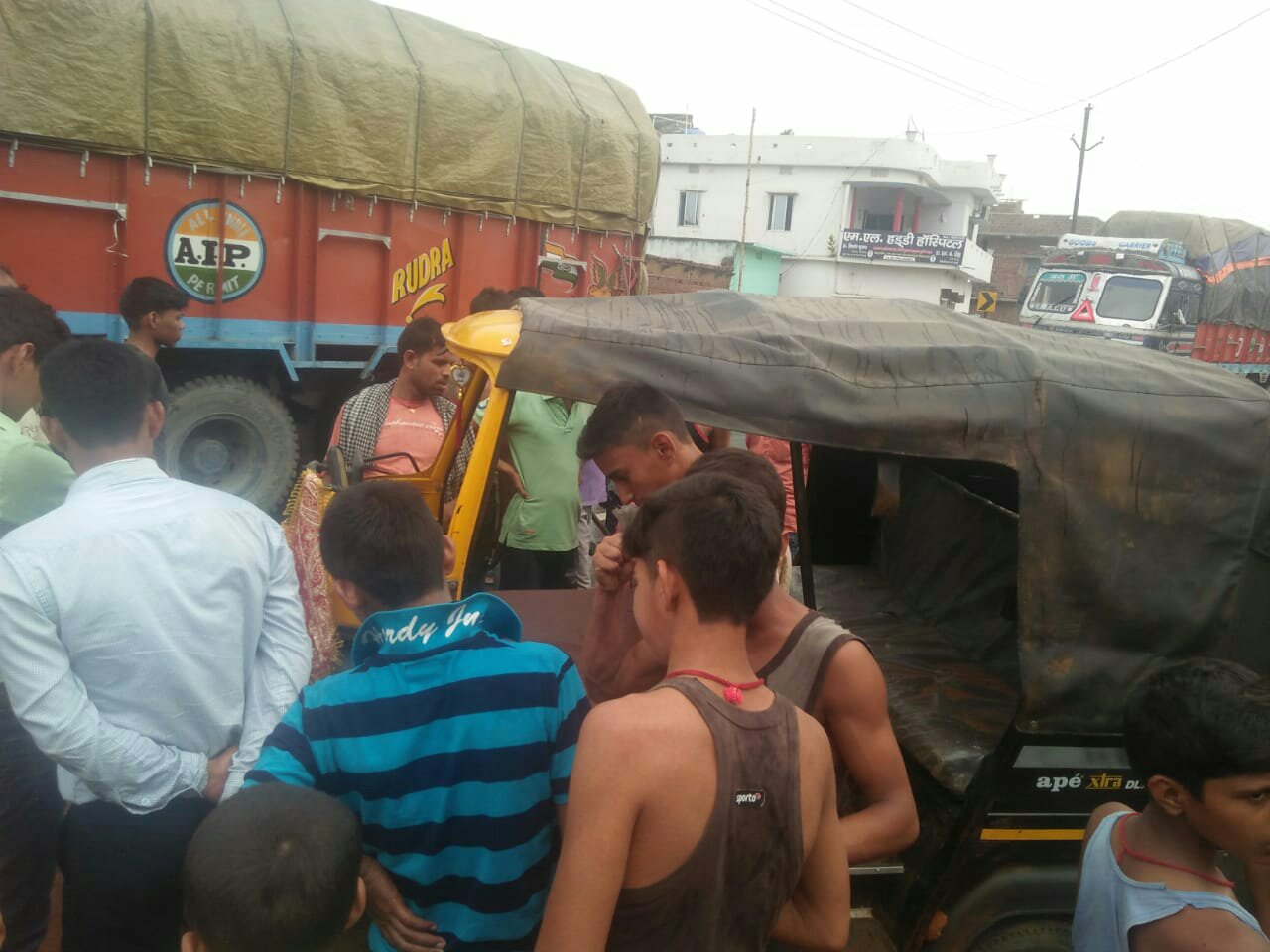 ऑटो पलटने से एक ब्यक्ति घायल