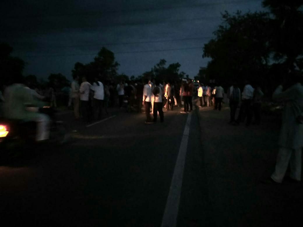 सड़क दुर्घटना में बाइक सवार युवक की मौत, एक जख्मी