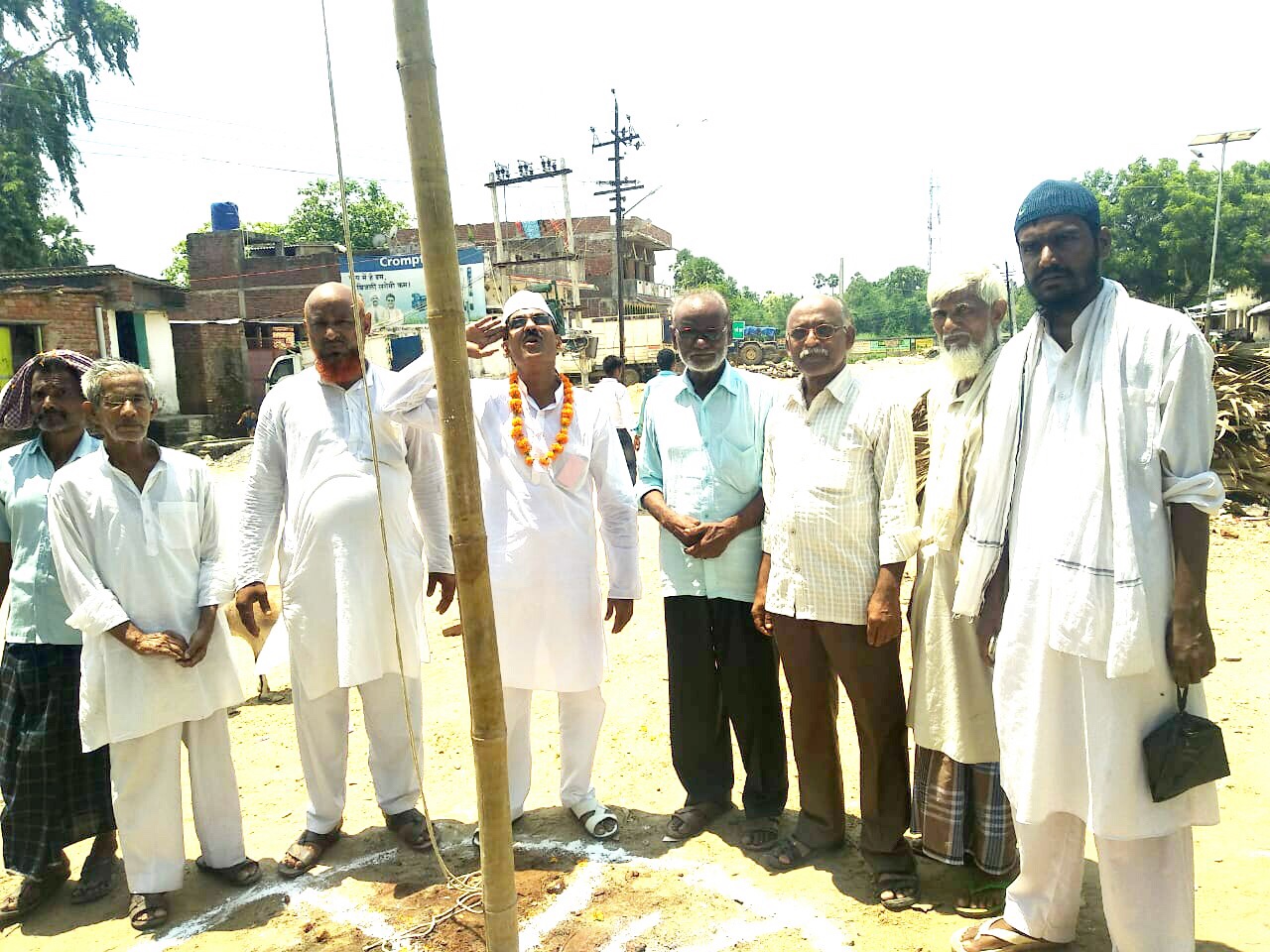 बैतूल-माल कमिटी के सदस्यों ने किया झंडोतोलन