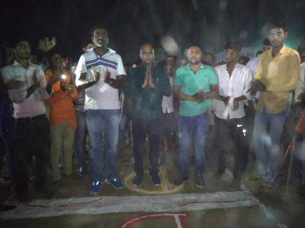 नाइट क्रिकेट मैच का हुआ आयोजन