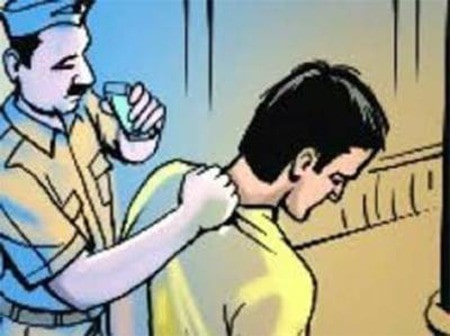 चोरी की बाइक के साथ दो किशोर हुए गिरफ्तार, भेजा जा रहा बाल सुधार गृह ।