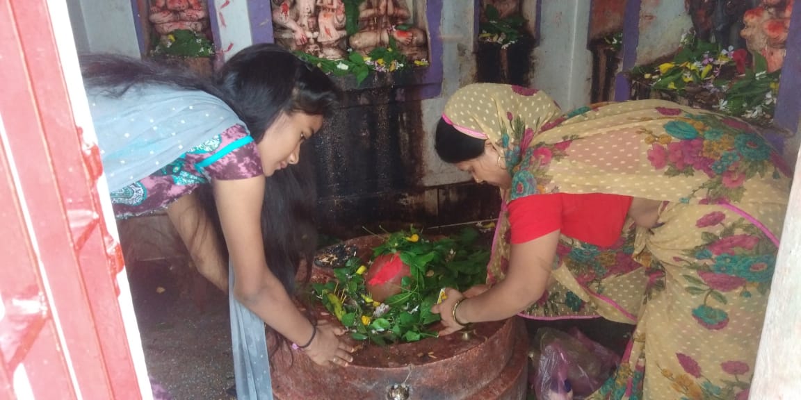 सावन के अंतिम सोमवार पर शिवालयों में उमड़ी शिव भक्तों की भीड़