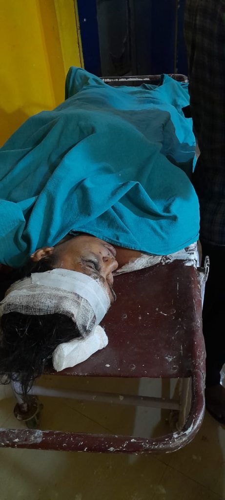 सड़क दुर्घटना में महिला की मौत, दो घायल