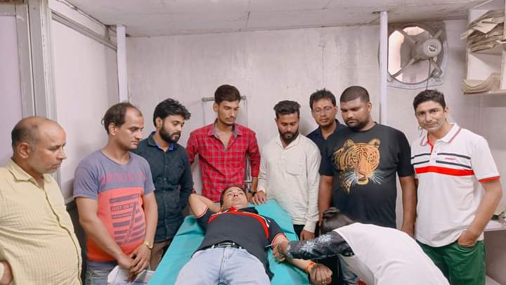 रक्तदान कर बचाई युवक की जान