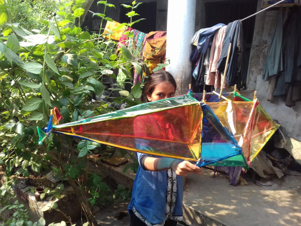 लुप्त हो गई दीपावली में कंदील जलाने की परंपरा,गांव में दिखा कुछ कंदील